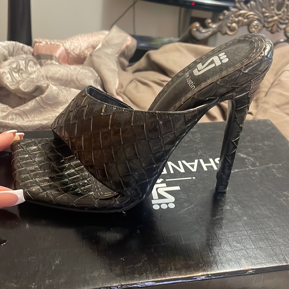 Shane Justin Knit Heels